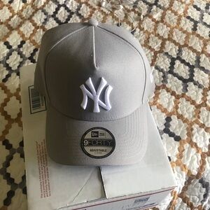 New era light gray Iconic NY SnapBack hat all size fits